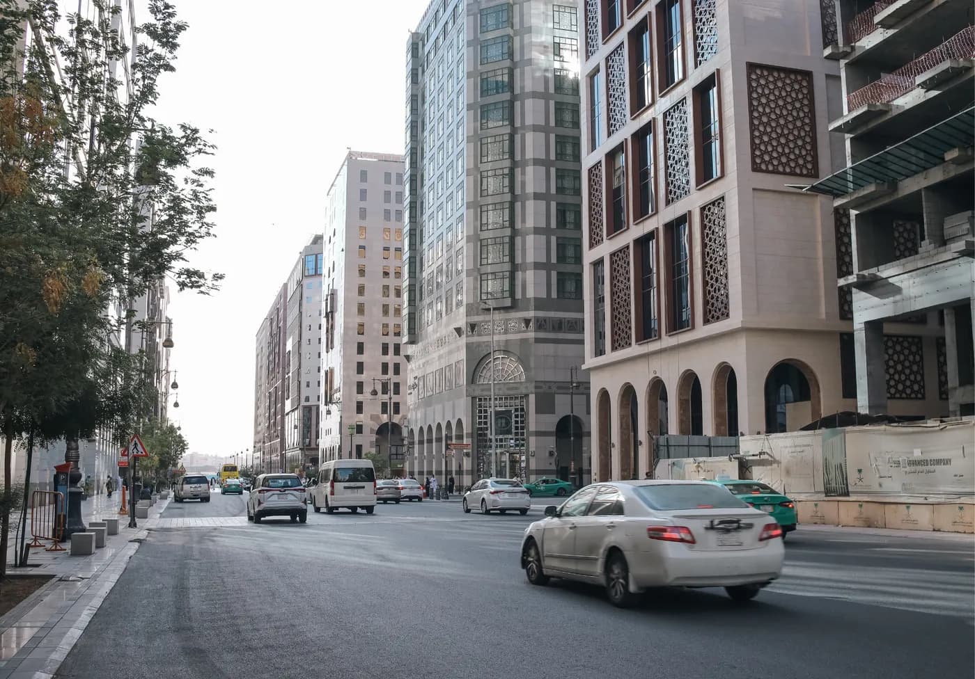 Hotel street near the mosque in Madinah